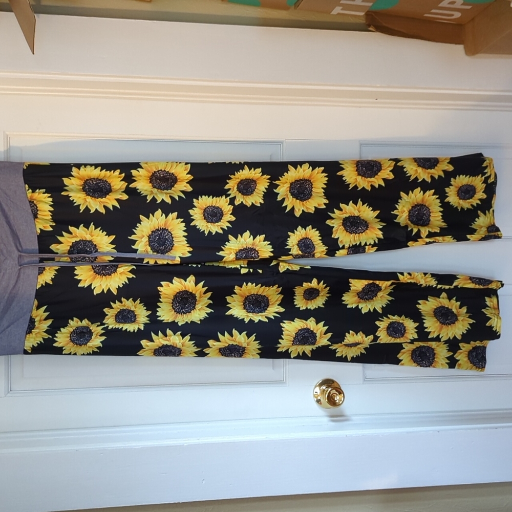 Wide leg sunflower print pant